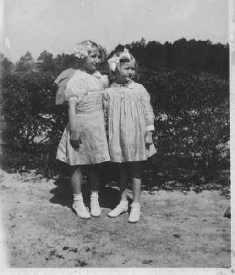 Jewel_Wilson___Ruth_Draper2C_cousins_abt_1937.jpg